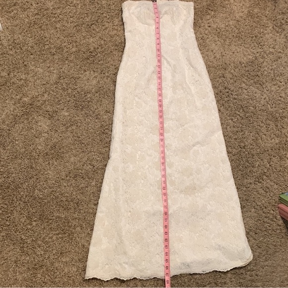 VINTAGE OFF WHITE LACE DRESS - Picture 10 of 11